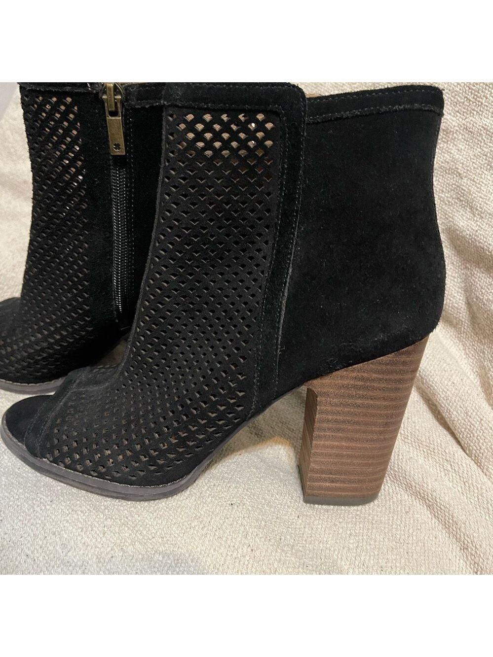 LUCKY BRAND 8.5 Black Perforated Suede Leather Lakyn Ankle Bootie Heels Shoes